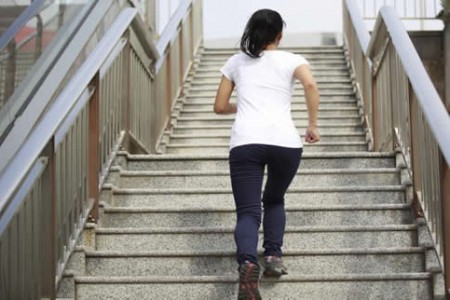 爬楼梯和跳绳哪个减肥效果好 怎么跳绳减肥效果好